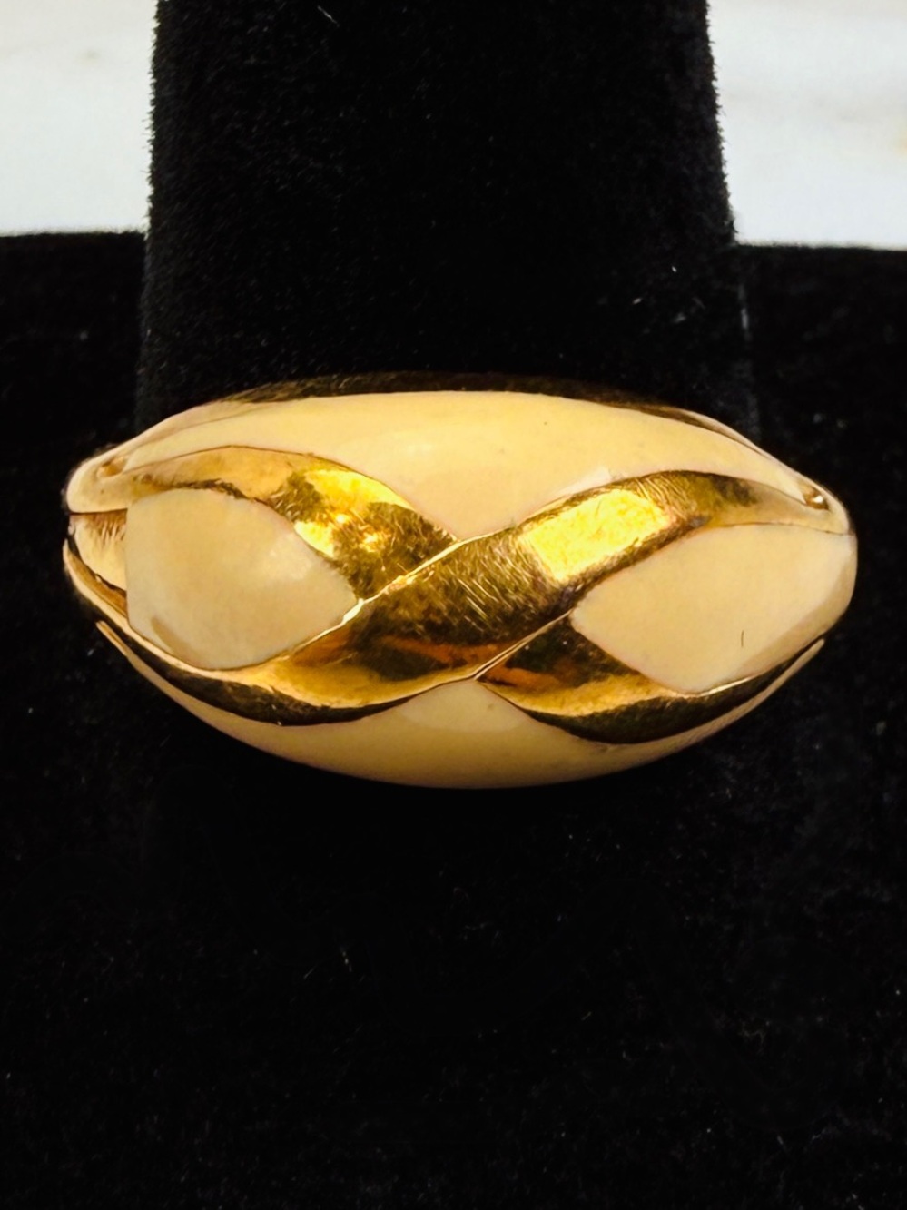 Vintage Goldtone Cream Enamel Twist Dome Statement Ring Size 9